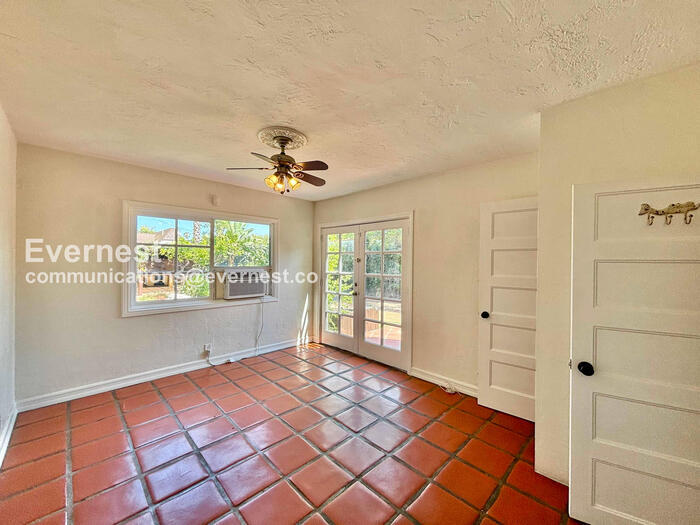 Building Photo - 132 N Crescent Heights Blvd