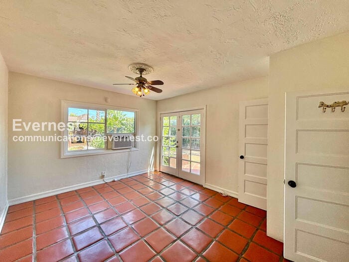 Building Photo - 132 N Crescent Heights Blvd