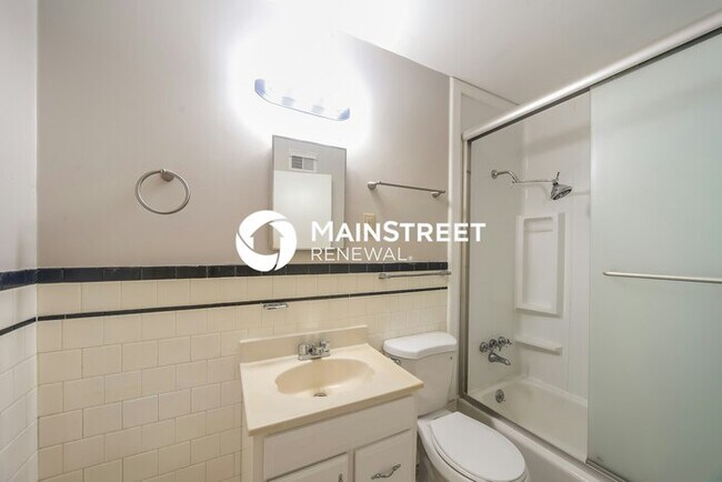 Building Photo - 3 Bedroom Pet-Friendly Home in Memphis, TN with Main Street Renewal