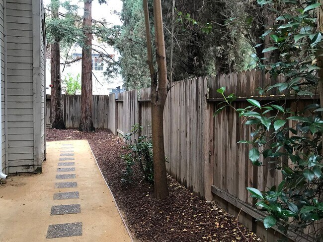 Building Photo - South Davis Home in quiet Cul-de-sac
