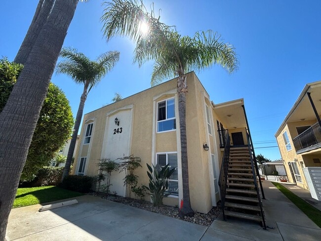 Building Photo - Fully Furnished Coastal Condo