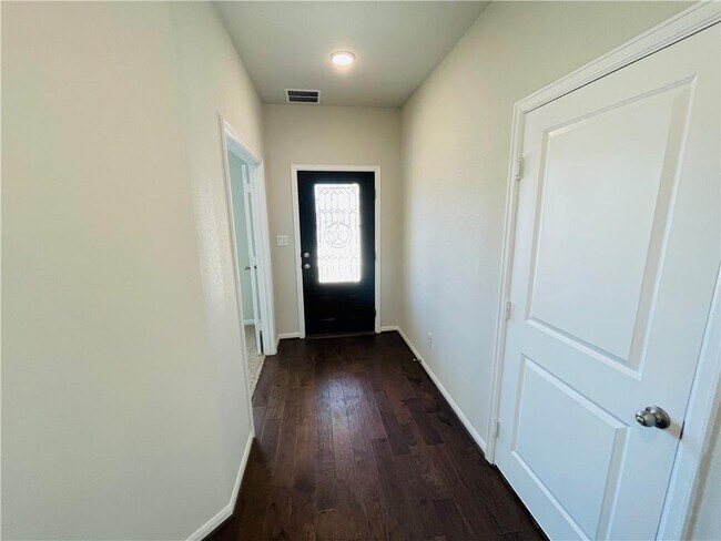 Building Photo - 243 Clear Fork Loop