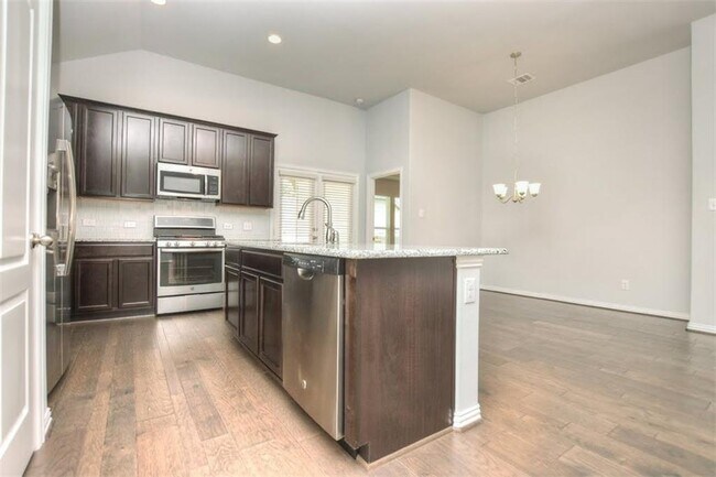 Building Photo - 704 Bonnet Blvd