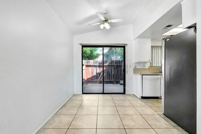 Building Photo - 3221 Triumph Ln