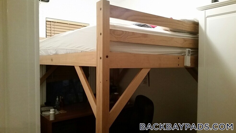 Building Photo - 49 St Germain St