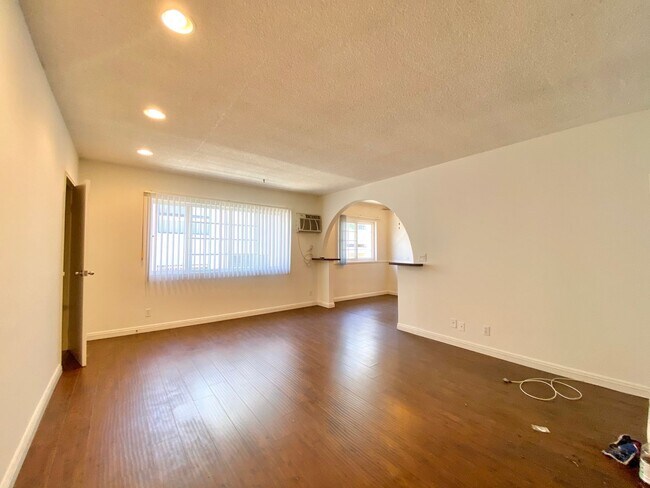Interior Photo - mid363