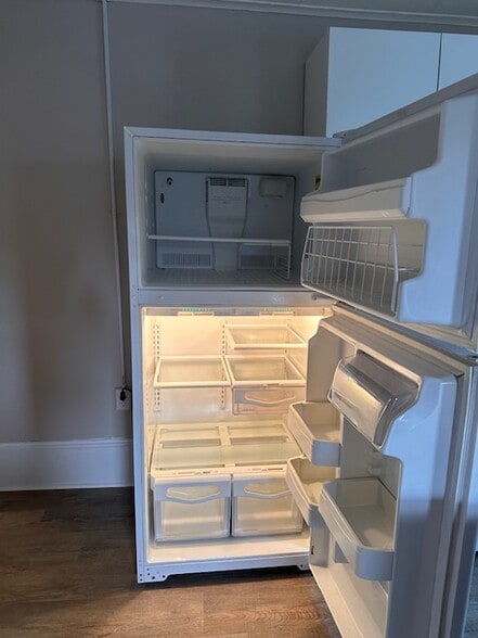 Building Photo - 613 E 3rd St