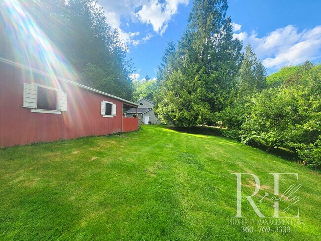 Building Photo - Forest-Edged Retreat with Pasture Access –...