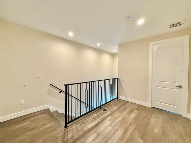 Building Photo - 4910 W McElroy Ave