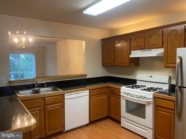Building Photo - 5604 Gresham Ln