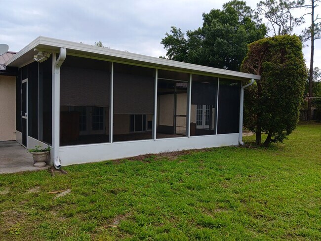 Building Photo - 3 Bedroom 1 Bath Home with Fully Fenced Backyard for Rent in SE Palm Bay