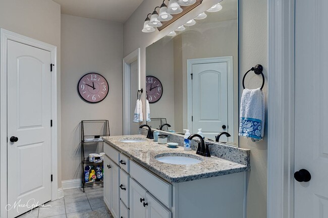 Building Photo - Fully Furnished: Lucien Fields South Shreveport