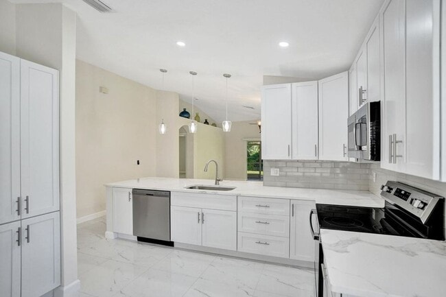 Building Photo - 5033 S La Sedona Cir