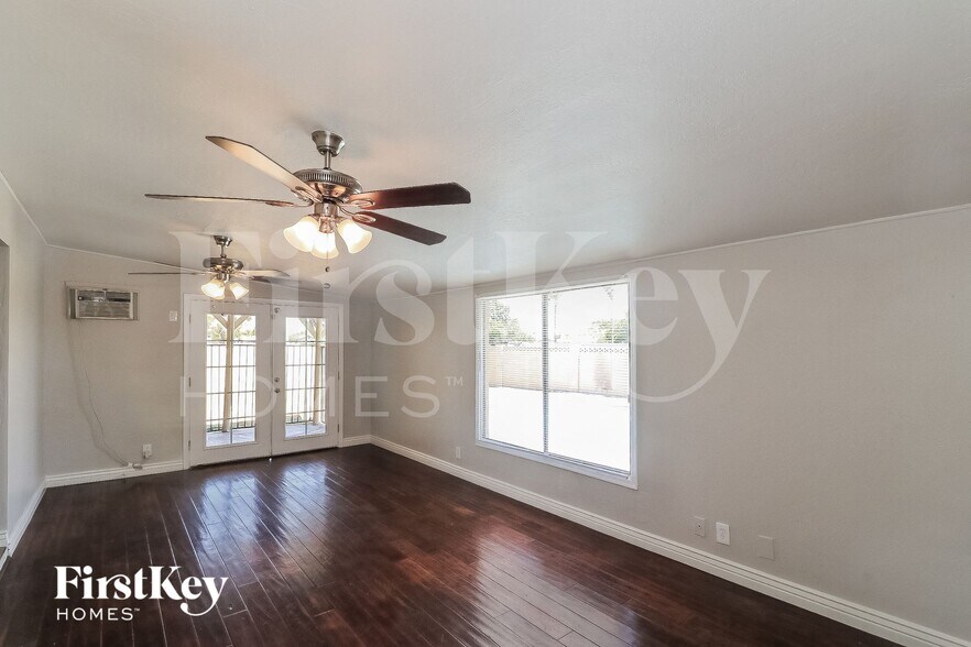 Building Photo - 3301 W Windrose Dr