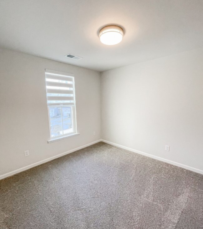 Building Photo - 612 Glen Clova Dr