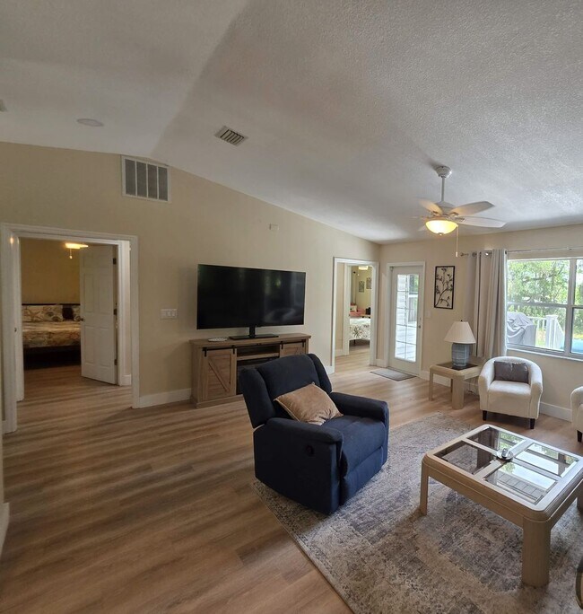 Building Photo - 3/2 Lake House