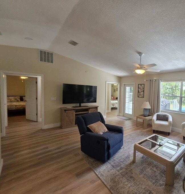 Building Photo - Vacation Home- on the Lake