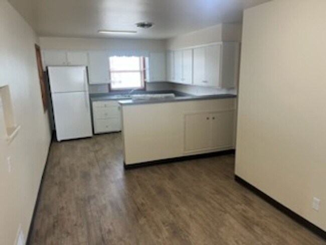 Building Photo - E0272 WI-54