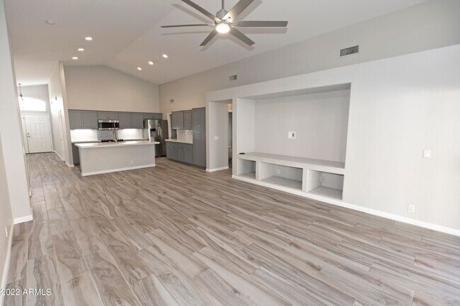 Building Photo - Remodeled Ahwatukee 4br