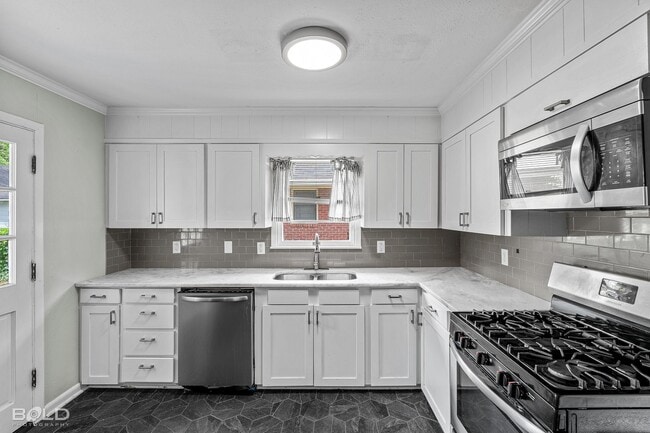 Building Photo - Check Out this 3 bed 2 bath