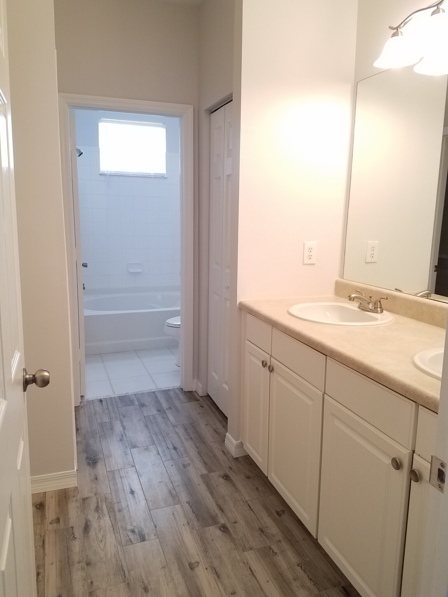 Building Photo - 5692 Bentgrass Dr