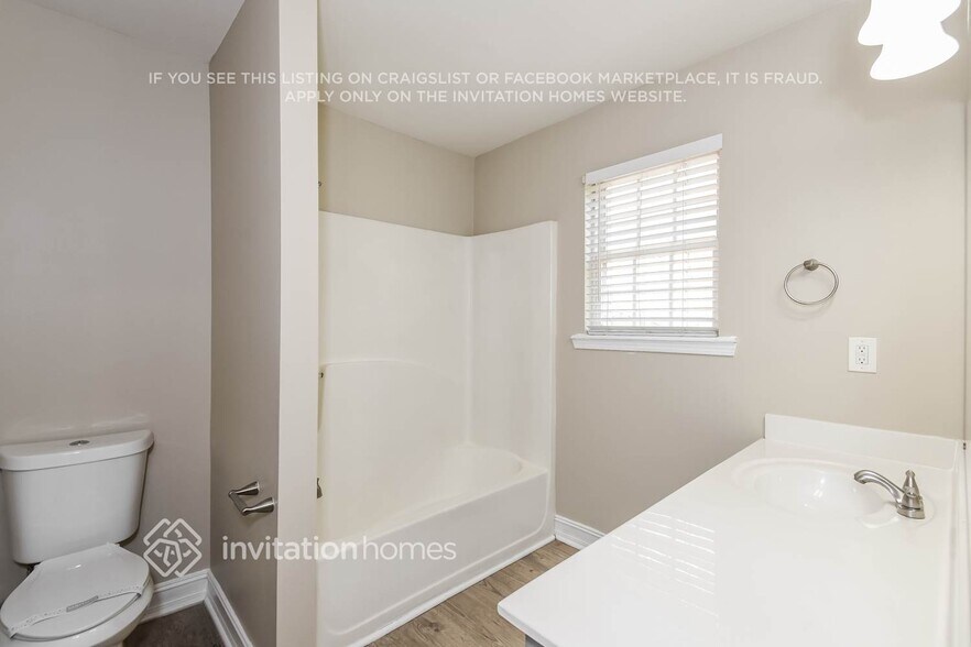 Building Photo - 37 Fouche Dr SW