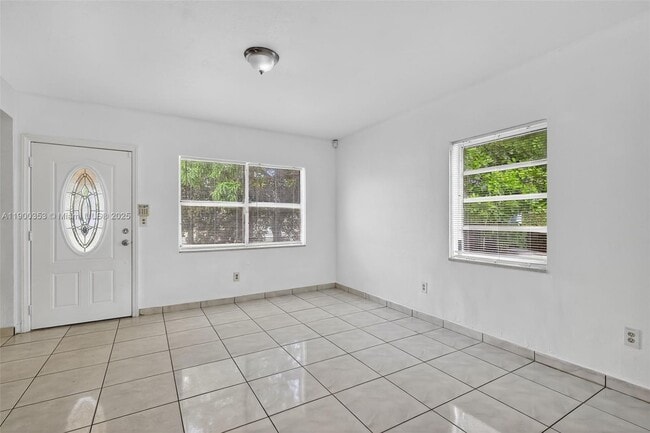 Building Photo - 1498 NE 180th St