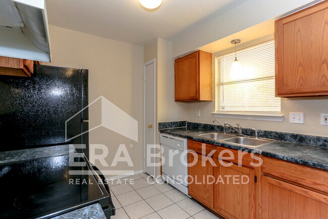 Building Photo - 4903 Ridge Haven