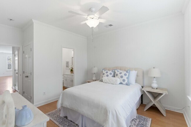 Building Photo - 124 Palm Cove Way