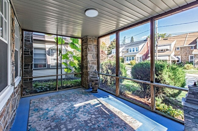Building Photo - 3 bedroom, 1.5 bath home in The Triangle, ...