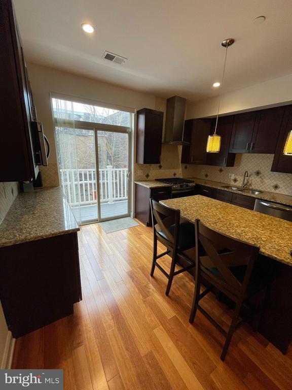 Building Photo - 2304 Alter St