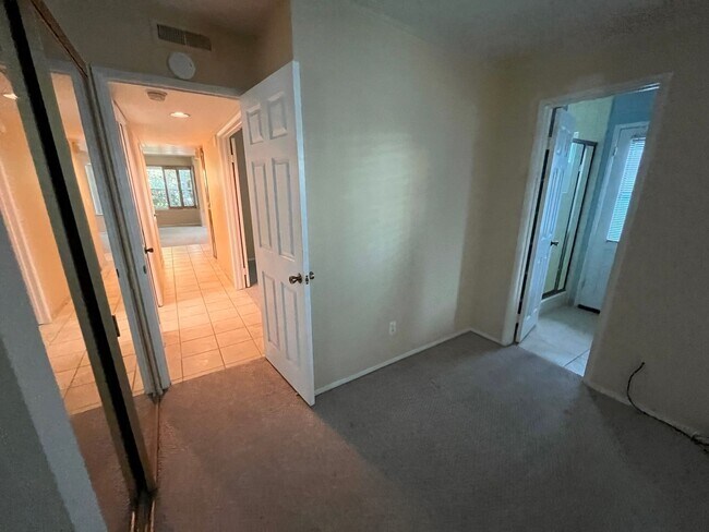 Building Photo - Mission Beach, 2 bedroom, 2 bathroom, with...