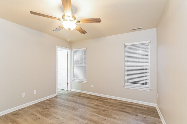 Building Photo - 821 Skinner Dr