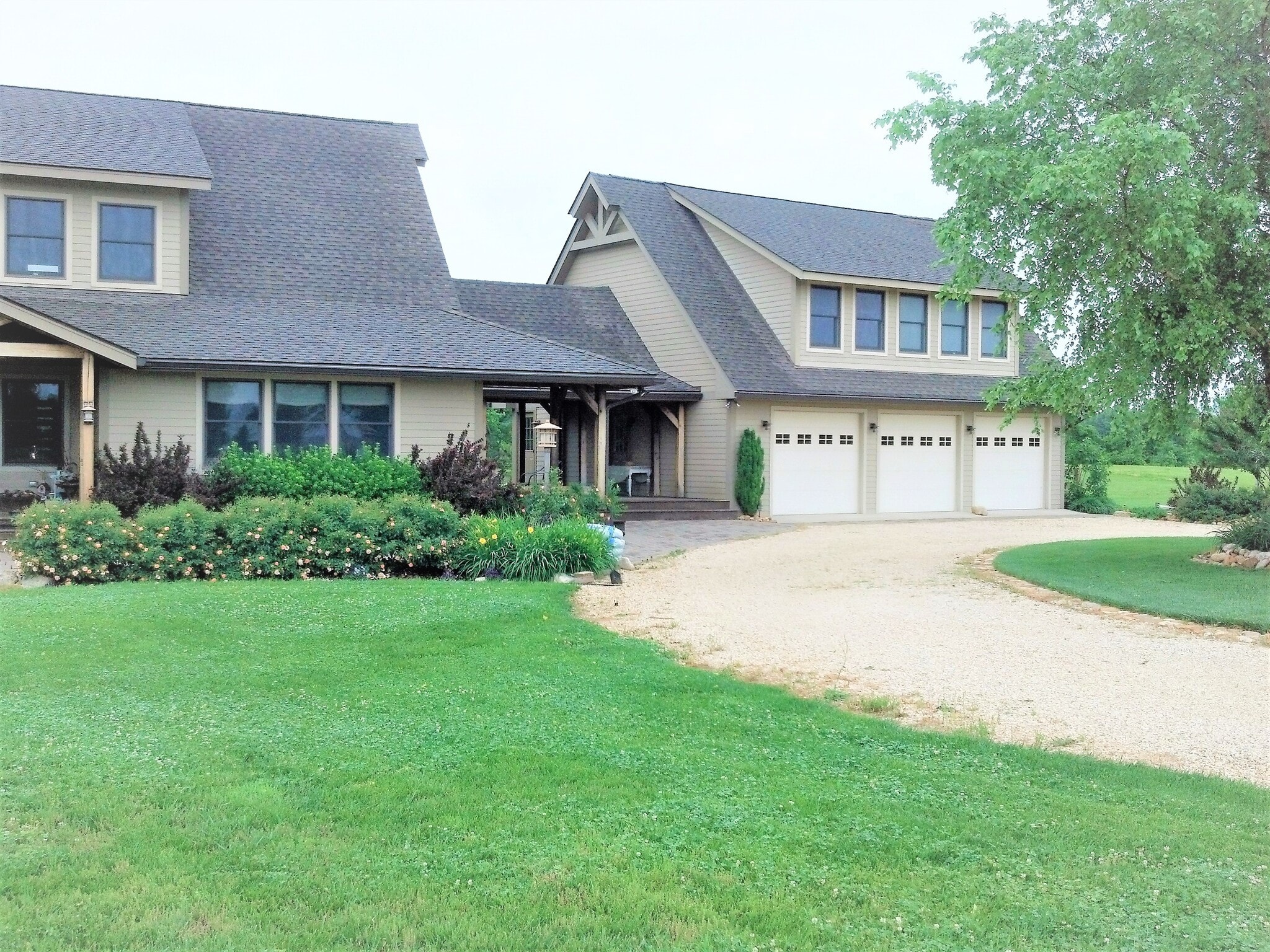 Front of Garage Apt - 49730 Diamond Ln