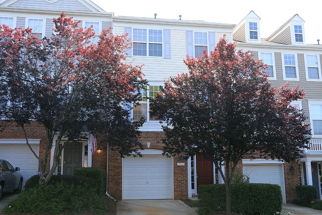Primary Photo - Spacious Townhome in Amazing NW Raleigh Lo...