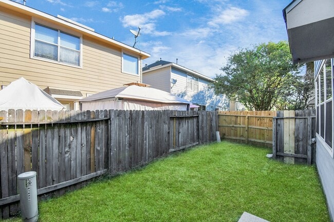 Building Photo - 16850 Brooktondale Ct