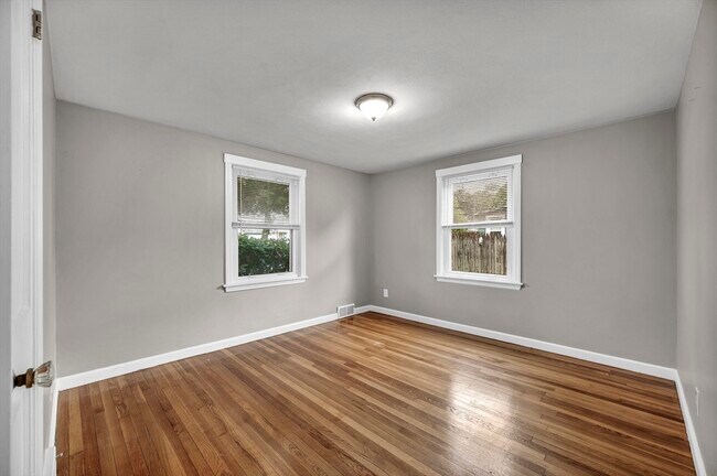 Building Photo - 118 Pilgrim Rd