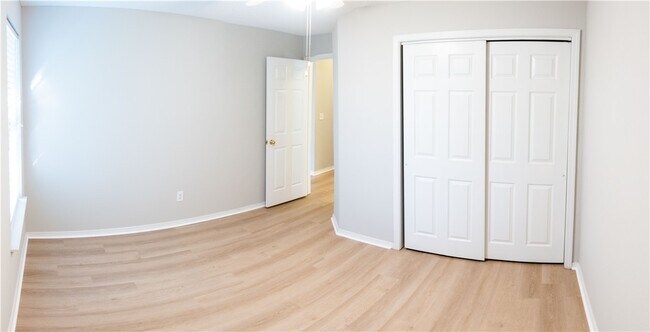 Building Photo - 654 Terry Ave