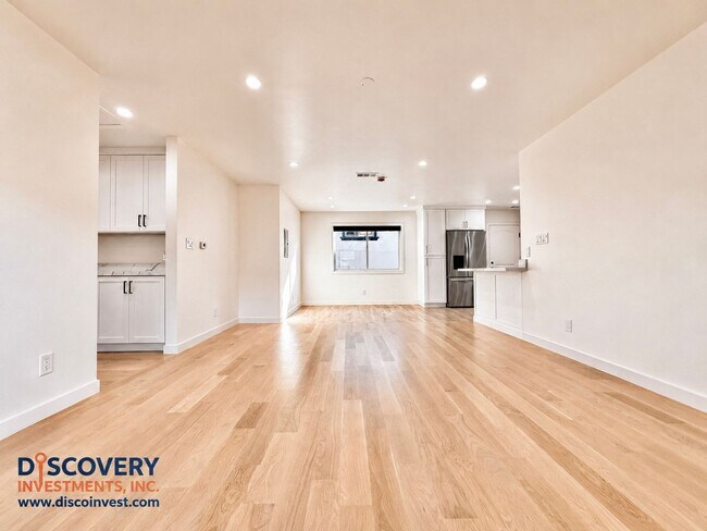 Building Photo - 3939 Midvale Ave
