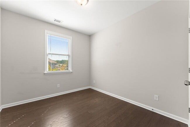 Building Photo - 156 Round Pond Dr