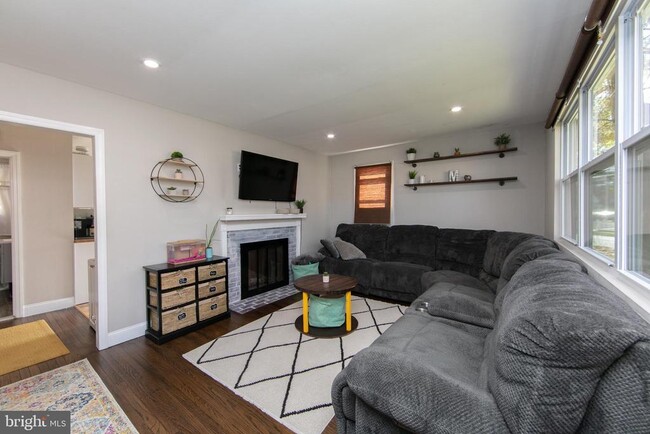 Building Photo - 521 5th Ave