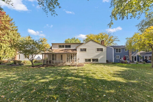 Building Photo - 345 Green Valley Dr