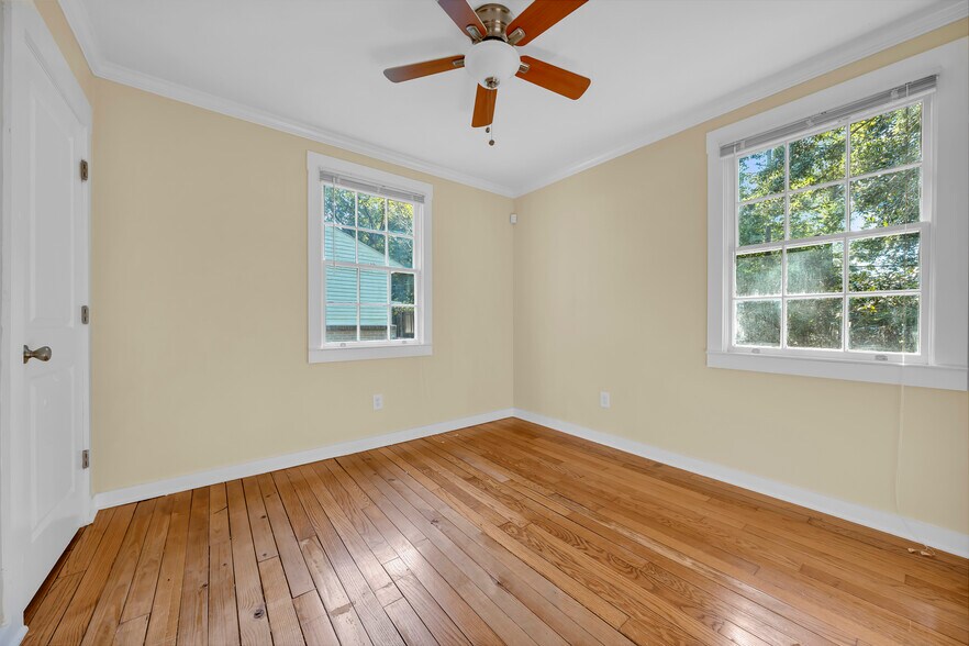 Building Photo - 207 Border Dr E