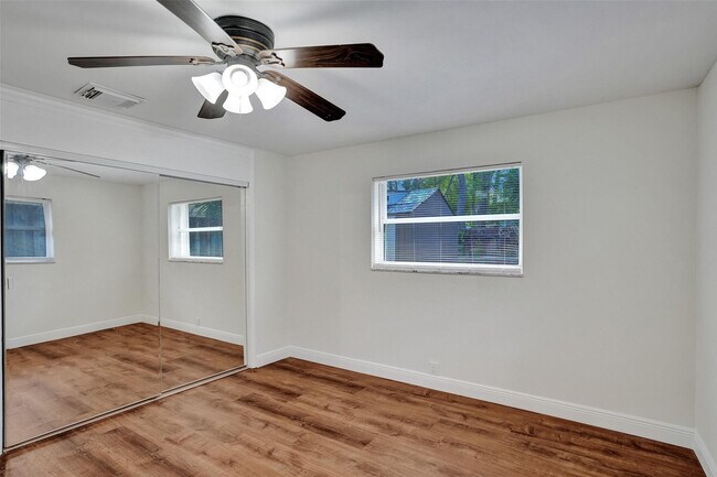 Building Photo - 4240 NW 21st Ave