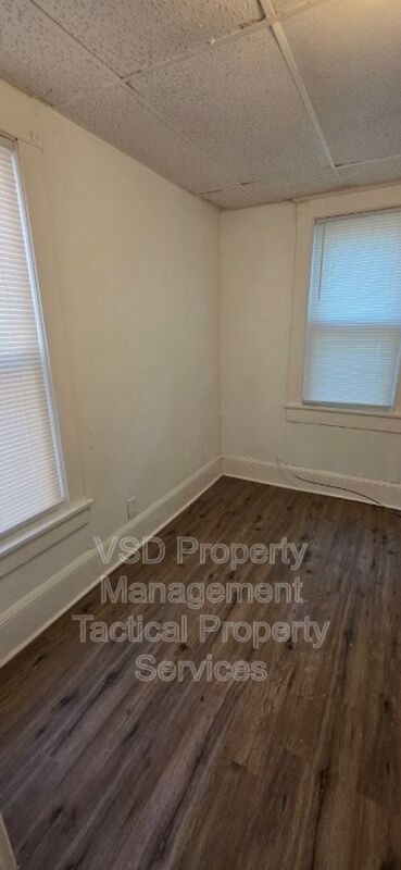 Building Photo - 1583 E 84th St