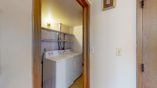 Building Photo - So Affordable and So Cute!