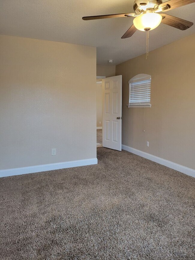 Building Photo - HUGE 4-5 BEDROOM IN HARKER HEIGHTS - OVER 2700 SQ FT