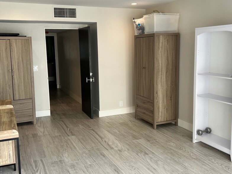 Building Photo - 10790 Wilshire Blvd