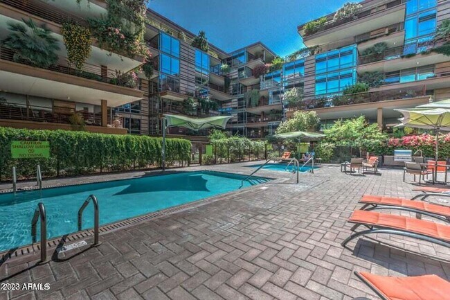 Building Photo - 7137 E Rancho Vista Dr