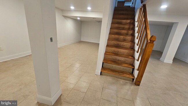 Building Photo - 328 Rees Dr